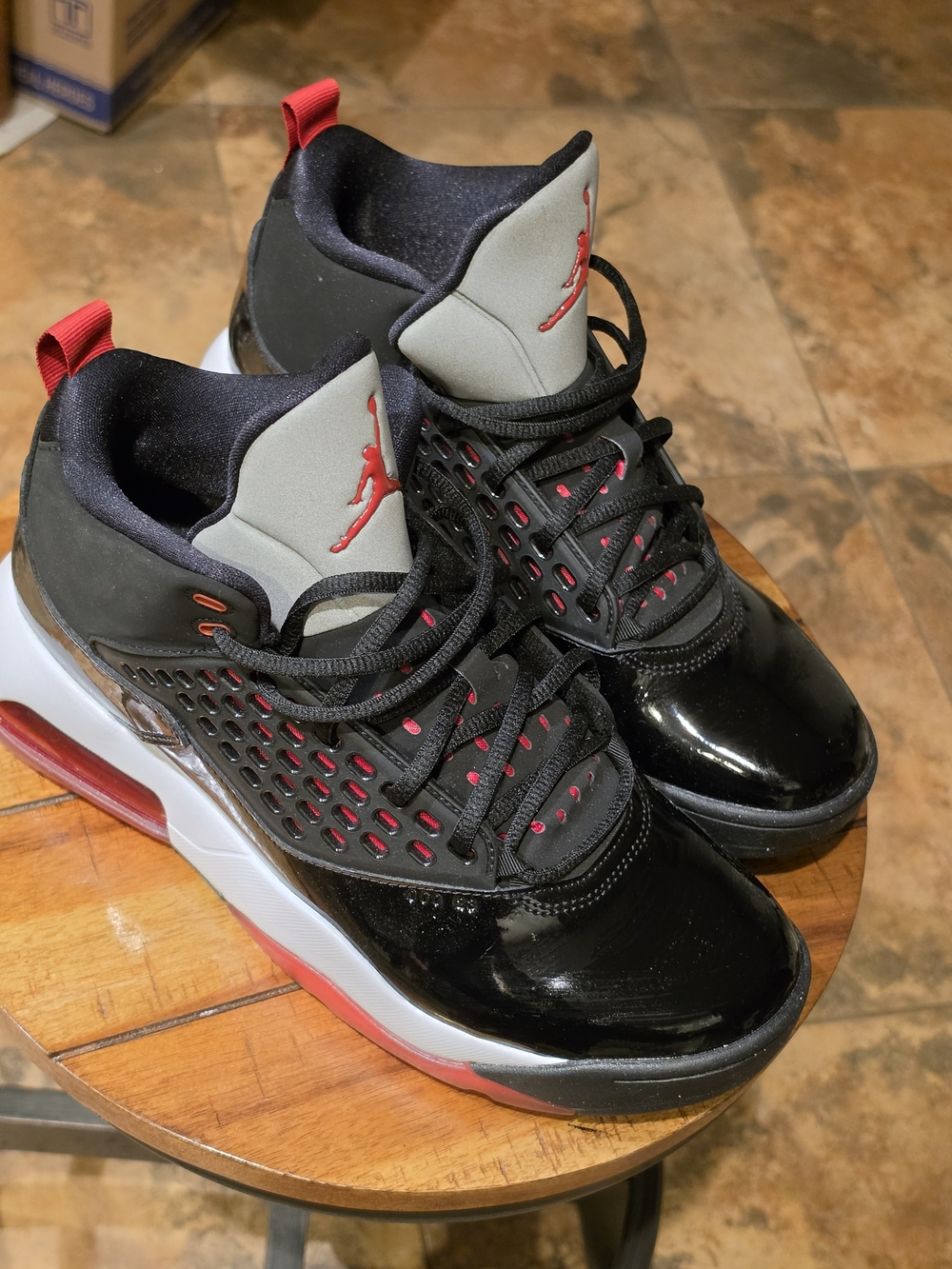 Jordan Maxin 200 Black Gym Red White Shiny Patent Leather Sz 10.5